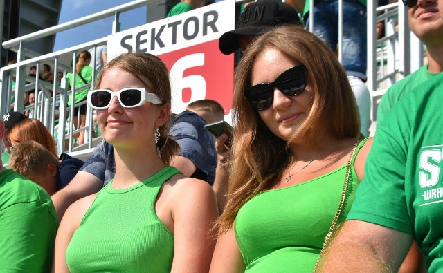 Wszystkie kobiety wejdą na poniedziałkowy mecz Radomiaka ze Stalą za darmo >>> Zobacz na kolejnych zdjęciach - panie na meczu Radomiaka