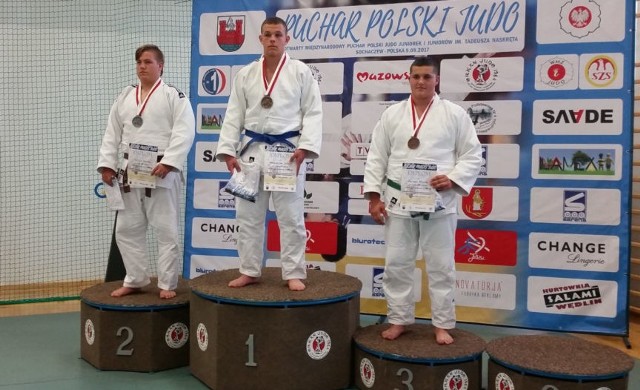 Wiktor Mazurczak (w środku) zdobył złoty medal Pucharu Polski juniorów