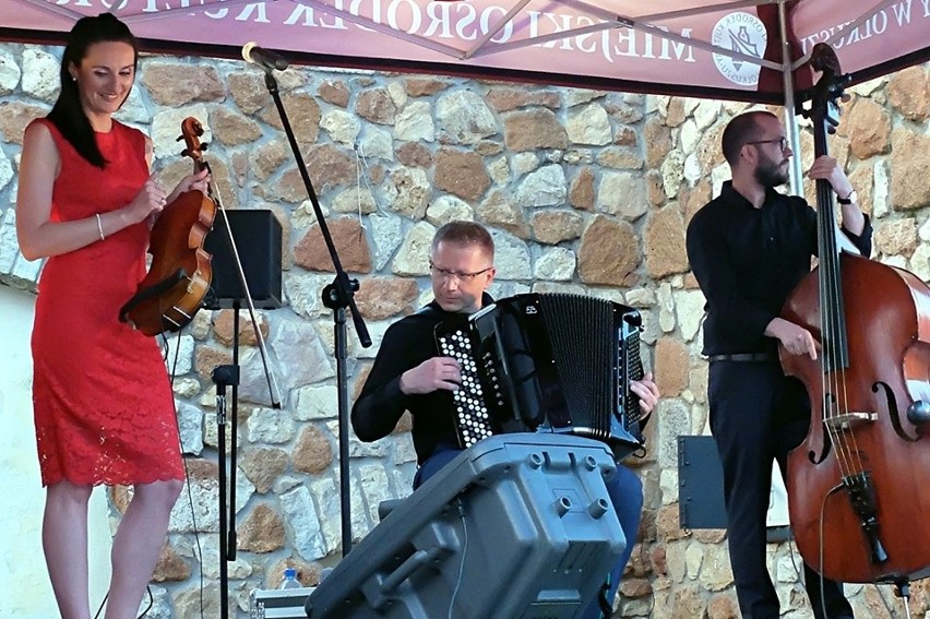 Koncert muzyki klezmerskiej na olkuskim Rynku w wykonaniu Klezmorim Trio [ZDJĘCIA]