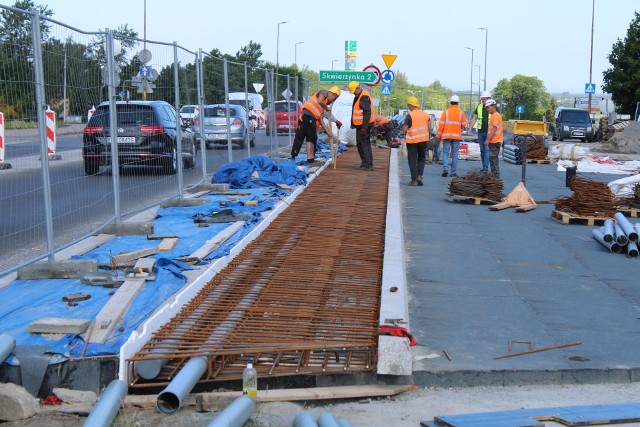 Trwają intensywne prace przy generalnym remoncie wiaduktu na ulicy Władysława IV w Koszalinie.