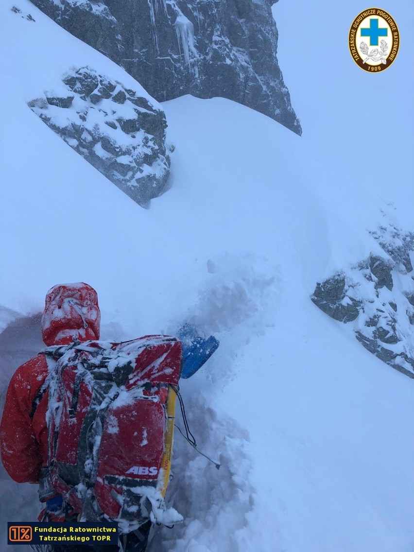 Tatry. Ratownicy dotarli do czterech turystów [ZDJĘCIA]