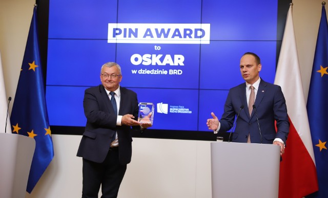 Minister infrastruktury Andrzej Adamczyk podkreślił w Brukseli, że ta nagroda to dowód na to, iż polskie władze wybrały najlepsze rozwiązania.