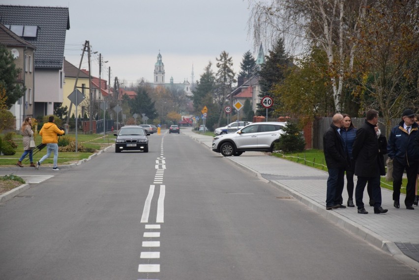 Otwarcie wyremontowanych dróg na osiedlu Walce w Oleśnie.