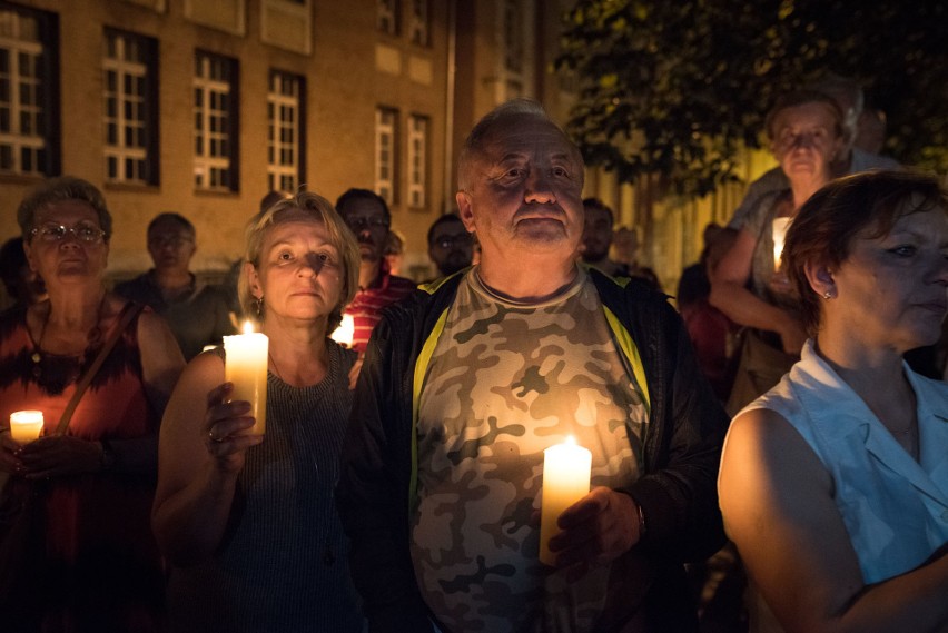 Ponad 1000 osób na proteście na placu Daszyńskiego w Opolu...