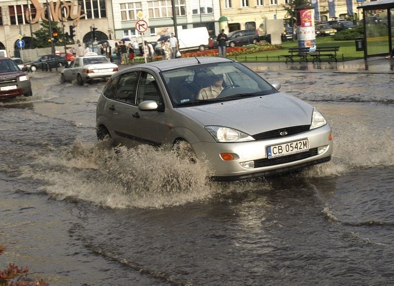 30 czerwca. Bydgoszcz. Ul. Focha zalana.
