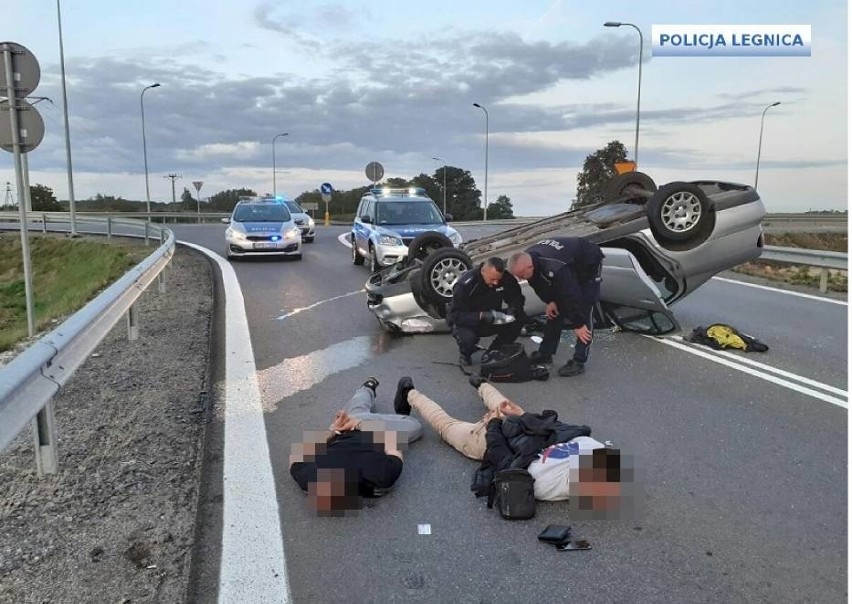 Dolny Śląsk: Pościg, dachowanie i zatrzymanie. Sceny jak z gangsterskiego filmu (ZDJĘCIA)