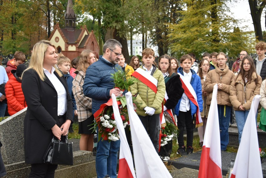 Oznaczenie grobu powstańca śląskiego śp. Aleksandra Henkela znakiem pamięci „Tobie Polsko”