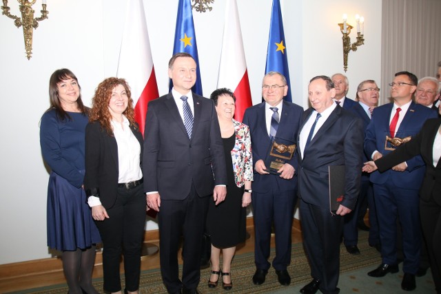 Przedstawiciele ECO SA z organizatorami konkursu i prezydentem Polski, który objął nad nim patronat.