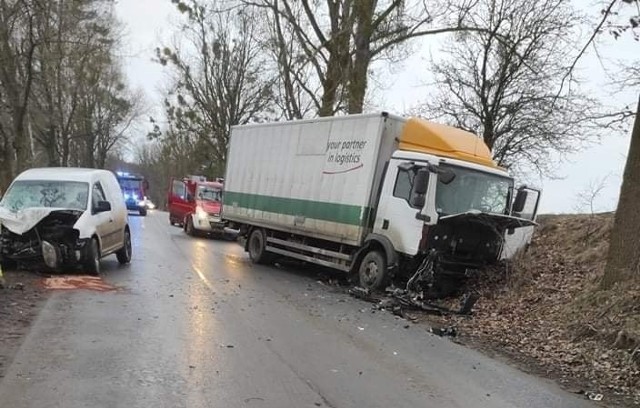 Przed godziną 9 na Drodze Wojewódzkiej nr 161, między miejscowościami Kupczyce a Mierzęcin doszło do zderzenia dwóch pojazdów