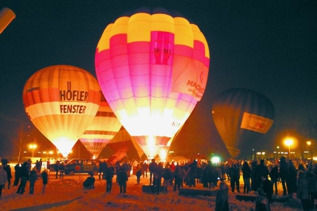 Nocny pokaz, który przyciągnął w sobotni wieczór na plac Jana Pawła II tłumy ełczan, zakończył II zimową edycję zawodów balonowych.