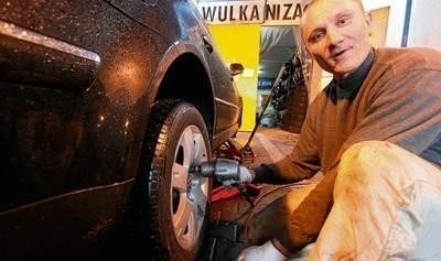 W Krakowie trzeba teraz dłużej poczekać na wymianę opon Fot. Anna Kaczmarz