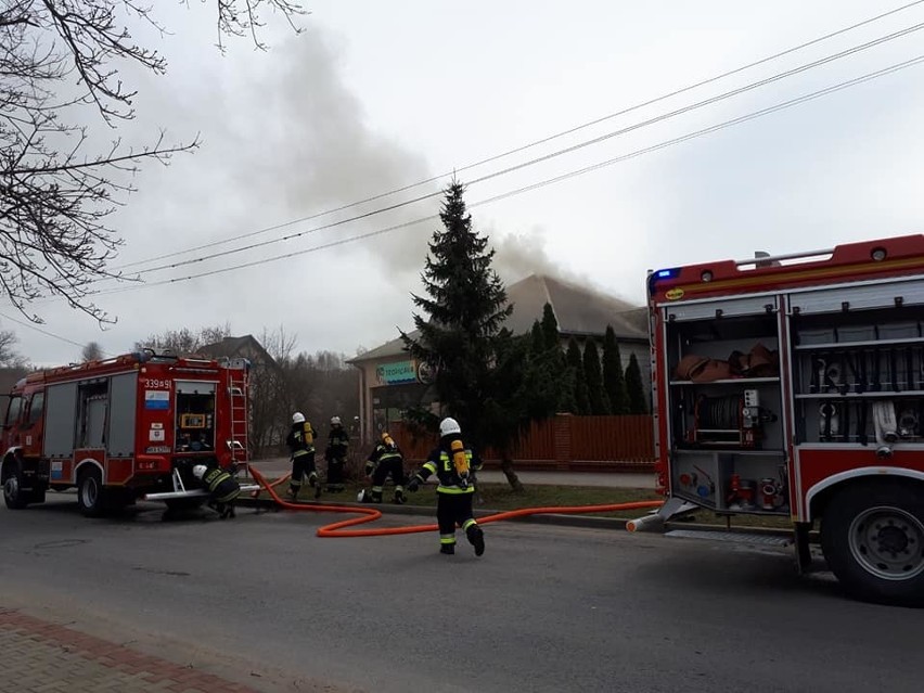 Iłża. Pożar poddasza w pizzerii na ulicy Jakubowskiego. Na szczęście obyło się bez ofiar
