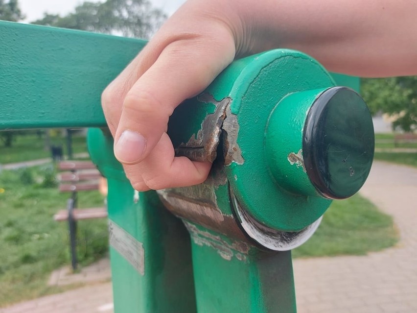 Urządzenie w łódzkim parku miażdży dzieciom palce. Urzędnicy komentują wypadki