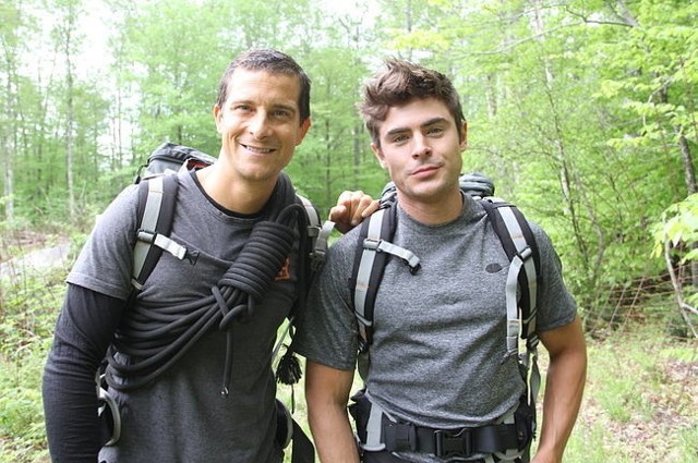 Zac Efron i Bear Grylls (fot. materiały prasowe)