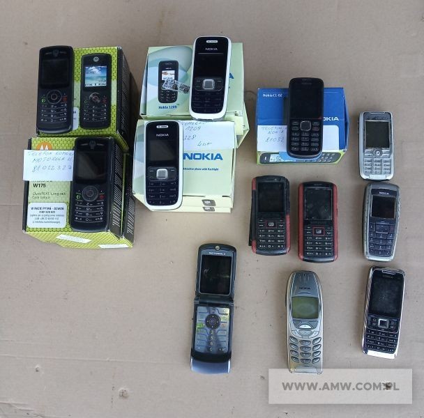 Telefony komórkowe w ilości 16 szt., w tym: MOTOROLA, NOKIA,...