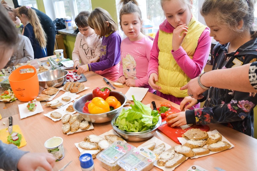 Dietetyka Smyka na warsztatach kulinarnych w Łupawie [zdjęcia]