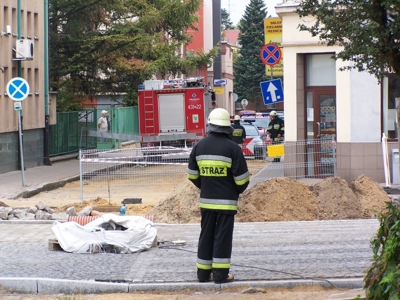 Na miejsce przyjechała policja i straż pożarna. Jest też...