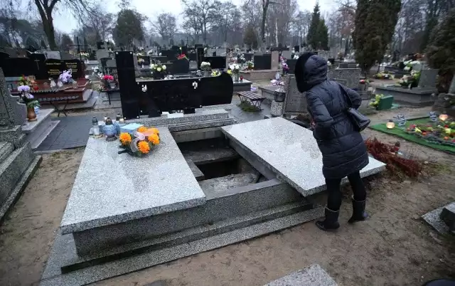 Szczątki nie zostały zabezpieczone np. przed zwierzętami, jak i przed wzrokiem postronnych osób.