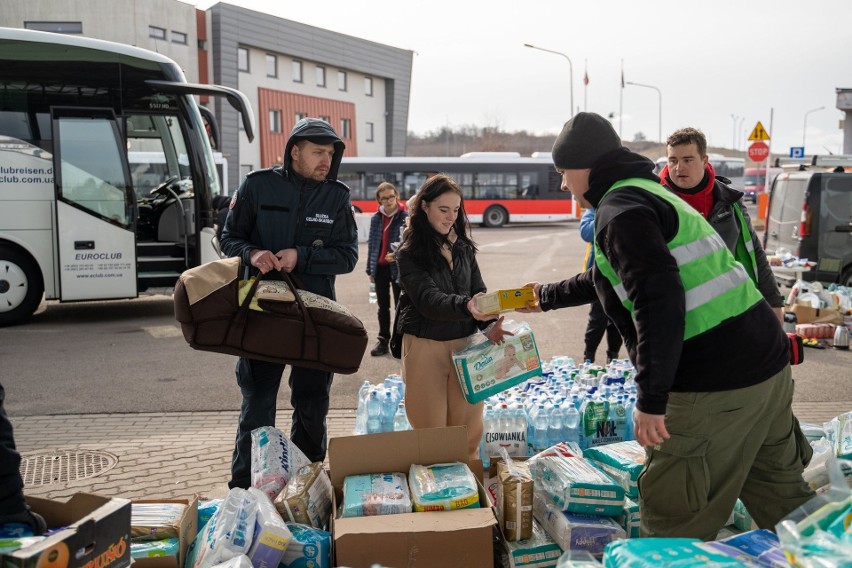 Harcerze z Chorągwi Kieleckiej pomagają na granicy z Ukrainą. Pełnią też dyżury w urzędzie