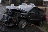Wypadek w Marklowicach: Kierowca pijany i bez prawa jazdy rozbił się o betonowy płot ZDJĘCIA