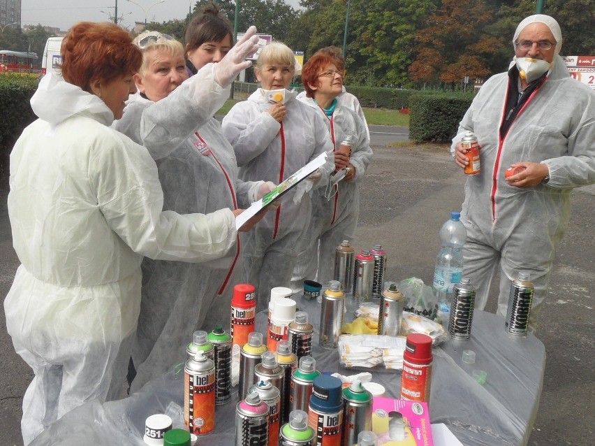 Sosnowiec: Seniorzy malowali graffiti na ścianie kamienicy [ZDJĘCIA]