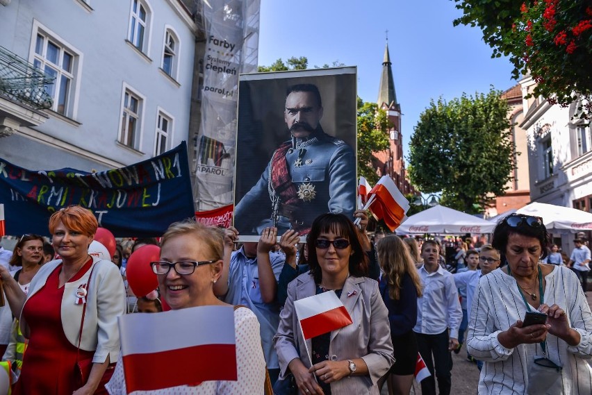 Sopot. Parada niepodległościowa na rozpoczęcie roku...