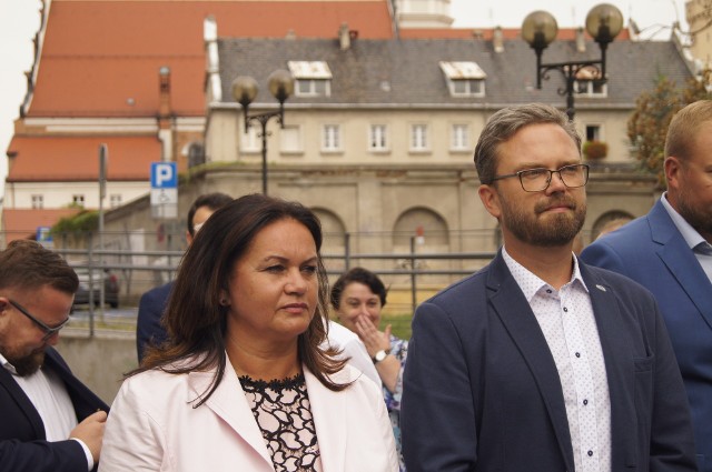 Prof. Ożóg miał poparcie społeczników, ponieważ był bezpartyjny.