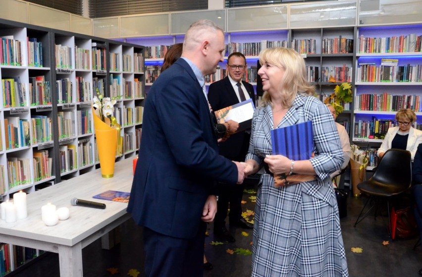 Kadzidło. Dzień Edukacji Narodowej w bibliotece. Lista nagrodzonych nauczycieli. Zdjęcia. 13.10.2021