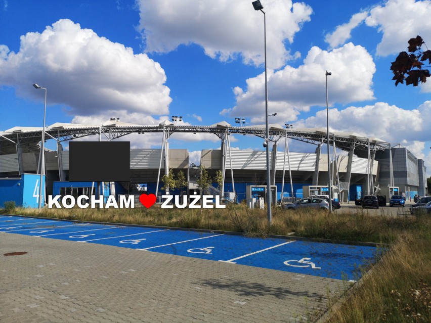 Tak ma wyglądać napis Kocham żużel przy Stadionie żużlowym...