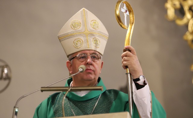 Biskup kielecki Jan Piotrowski w odpowiedzi na zachętę Ojca Świętego Franciszka chce podjąć przygotowania do rozpoczęcia formacji mężczyzn do diakonatu stałego.