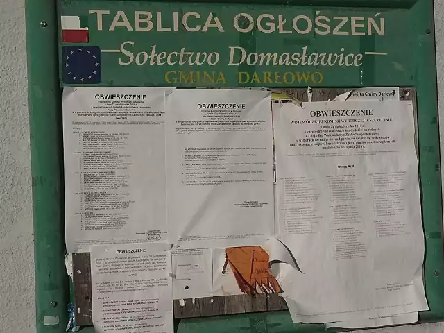 Jedna z tablic, na której miałyby zdaniem wójta wisieć bezpłatnie umieszczane plakaty wyborcze.