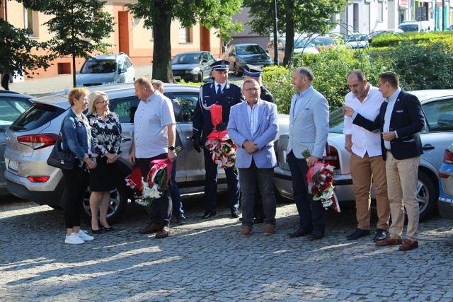 Obchody 84. rocznicy wybuchu drugiej wojny światowej na placu Dekerta w Lipnie