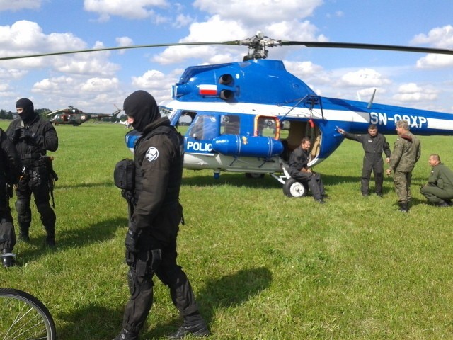 Policyjny Mi-2 na Fly Fest 2014. Zobacz, jakim śmigłowcem latają policjanci [ZDJĘCIA]