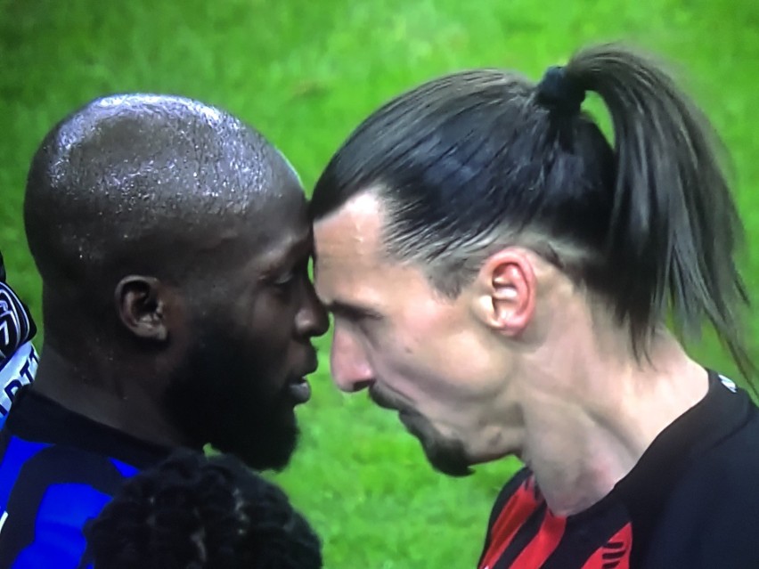 Zlatan Ibrahimović sprowokował Romelu Lukaku. Obraził jego matkę? Awans Interu w Pucharze Włoch 