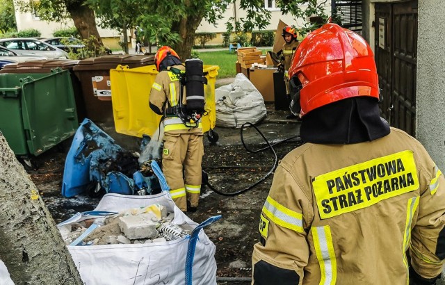 W ostatnich tygodniach w Bydgoszczy miała miejsce plaga podpaleń śmietników. Ostatnie takie zdarzenie miało miejsce w środę na Kapuściskach