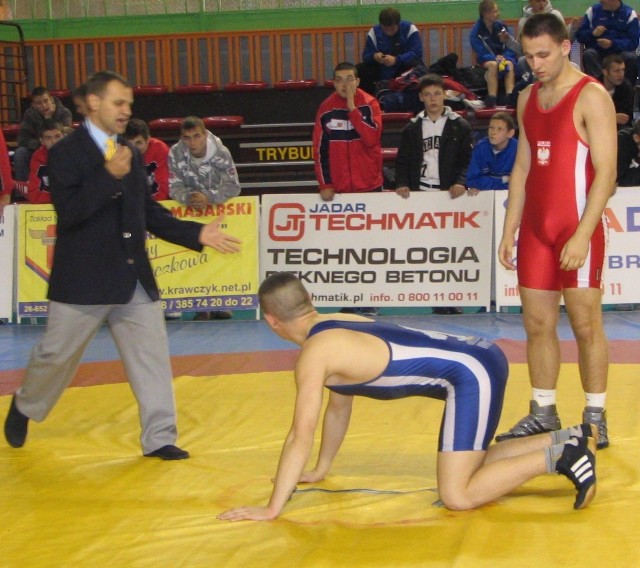 Blisko złotego medalu był Jakub Rywacki (w czerwonym stroju)