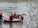 Kurów. Wyłowili ciało mężczyzny z Dunajca w znacznym stanie rozkładu. Ciało zostało zabezpieczone do badań sekcyjnych