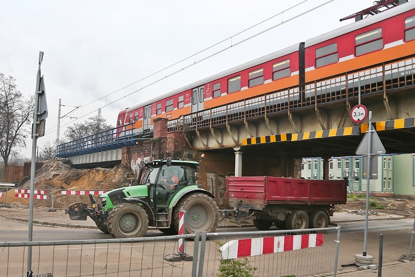 Rozkopana ul. Długa. Tak powstaje tramwaj na Popowice (ZOBACZ)