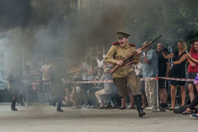 Po południu na placu Wolności odbył się piknik „My Polacy 1918- 2018”, który uświetniło m.in. widowisko z udziałem grup rekonstrukcyjnych.