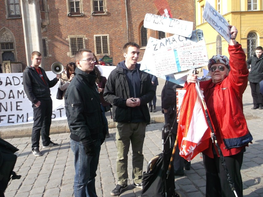 Wrocław: Manifestacja antyfeministyczna - Młodzież Wszechpolska pikietowała w Rynku (ZDJĘCIA)