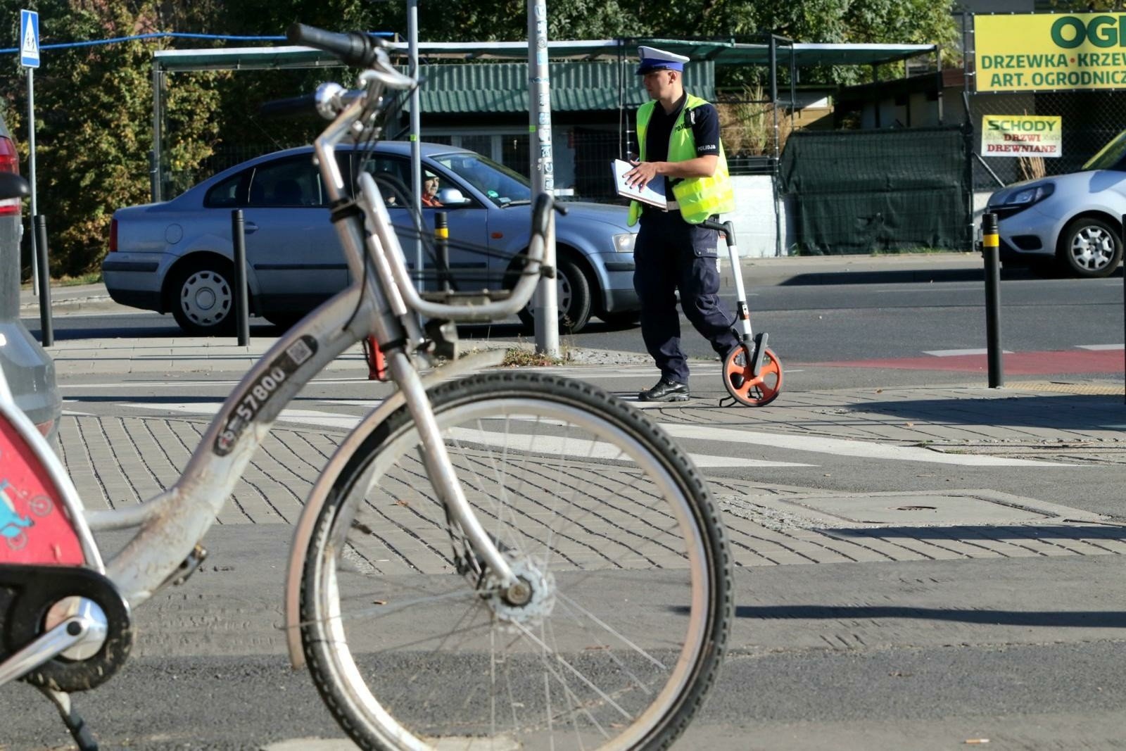 Rowerzysta na drodze. Tego najbardziej obawiają się cykliści | Motofakty