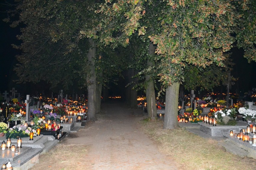Lublinianie tłumnie odwiedzali w weekend cmentarze. Kwesta z wynikiem 86 tys. zł (ZDJĘCIA)