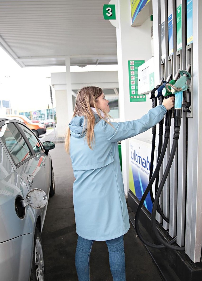 Jak wynika z danych e-petrol.pl za litr benzyny Pb98...