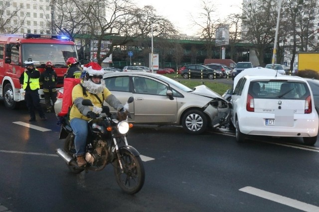 Jedna osoba jest ranna. W miejscu wypadku tworzą się duże utrudnienia w ruchu