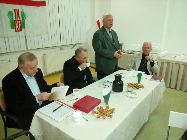 Od lewej: Ryszard Kowalski, prezes K-PZ TKKF, Waldemar Połtyn, prezes Miejskiego TKKF w Bydgoszczy, Andrzej Maciejewski, sekretarz MTKKF oraz Jan Frąckowiak, wiceprezes MTKKF.