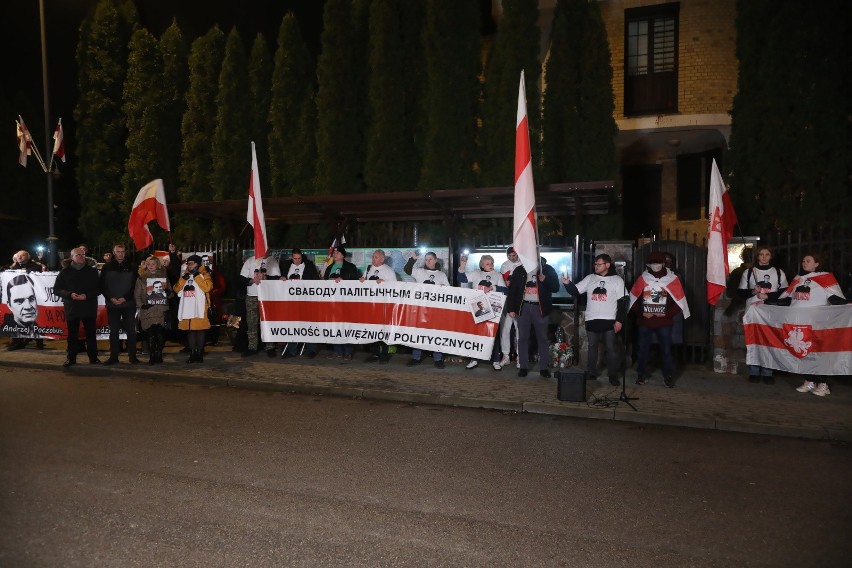 Białystok. Manifestacja solidarności z Andrzejem Poczobutem. Zobacz wideo