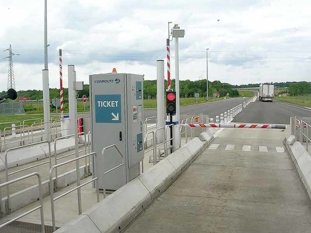 Autostrady we Francji należą do najdroższych w Europie. Mimo to warto z nich korzystać. Zaoszczędzimy bowiem sporo czasu.