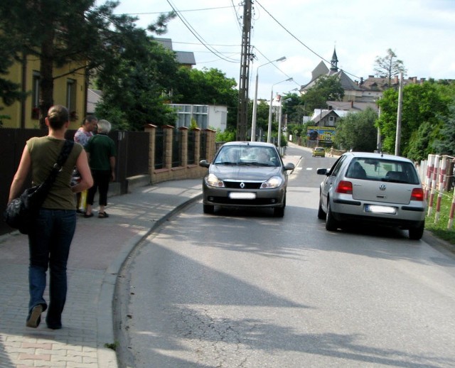 Odcinek ulicy Chopina w Dębicy nazywany jest "wąskim gardłem&#8221;. Wielu chciałoby, żeby powstało tutaj rondo.  