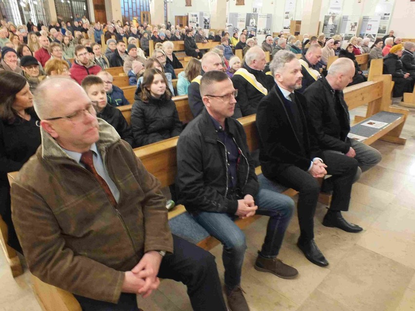 Wielki Czwartek w Starachowicach z umywaniem nóg. Kościoły pełne wiernych