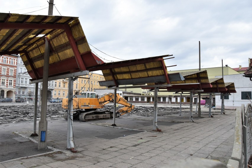 Centrum przesiadkowe Opole Główne. Płyta dworca PKS w...